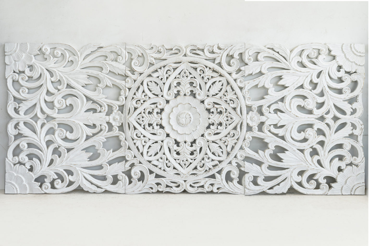 Floral Medallion Bed Headboard, Weathered White - Siam Sawadee